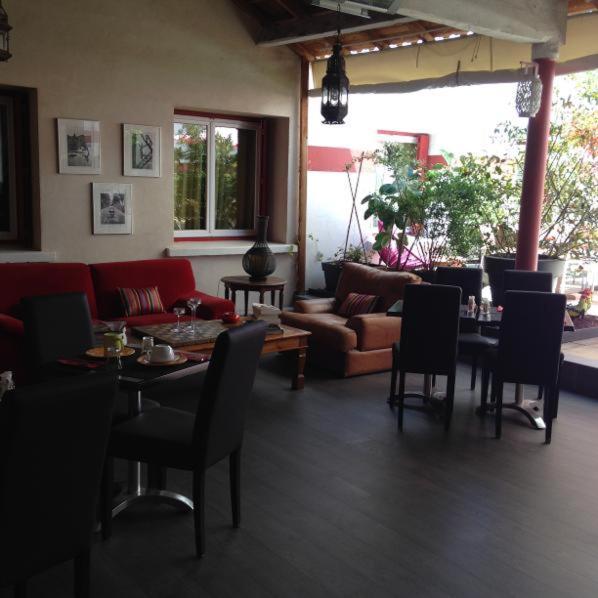 Hotel Cote Patio Nimes Exterior foto