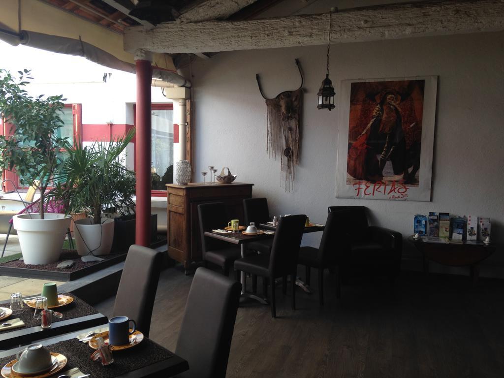 Hotel Cote Patio Nimes Exterior foto