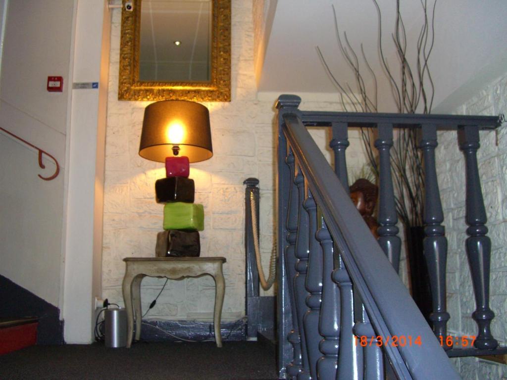 Hotel Cote Patio Nimes Exterior foto