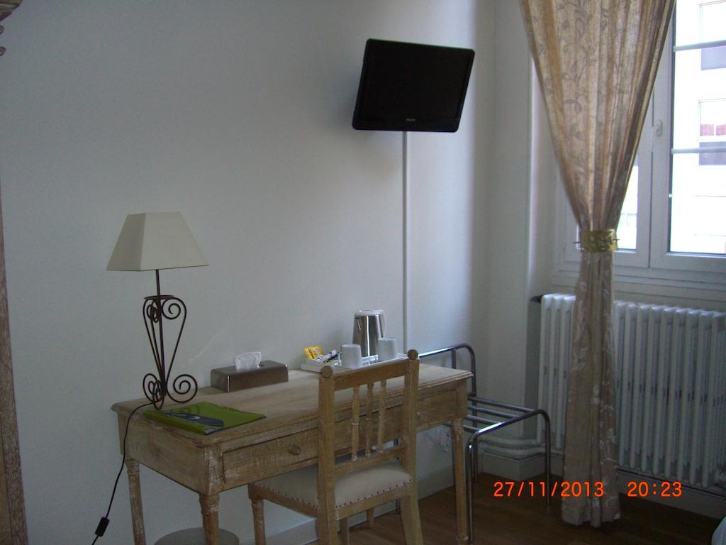 Hotel Cote Patio Nimes Habitación foto