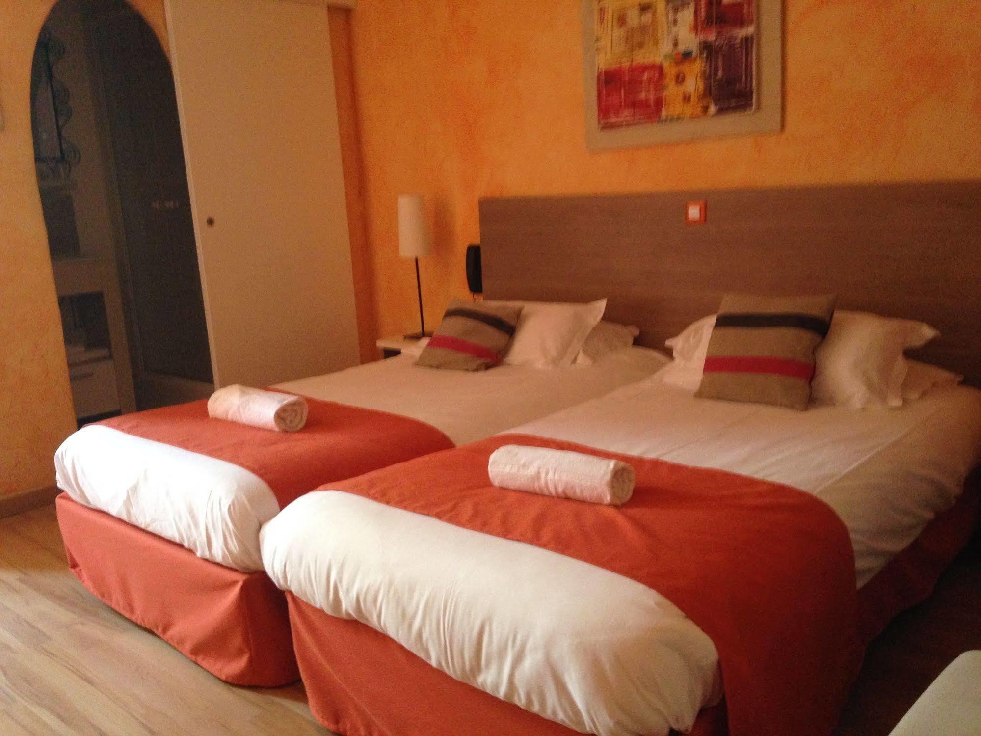 Hotel Cote Patio Nimes Exterior foto