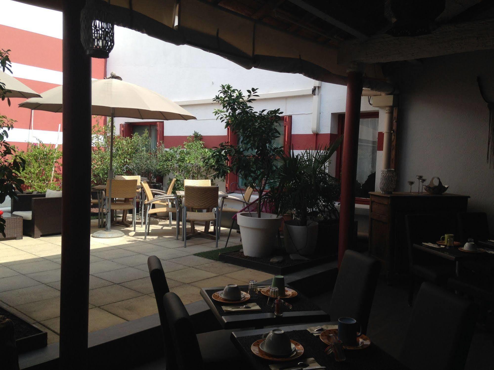 Hotel Cote Patio Nimes Exterior foto