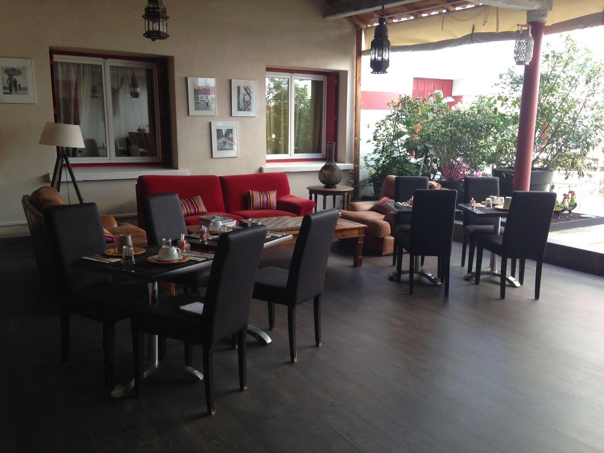 Hotel Cote Patio Nimes Exterior foto