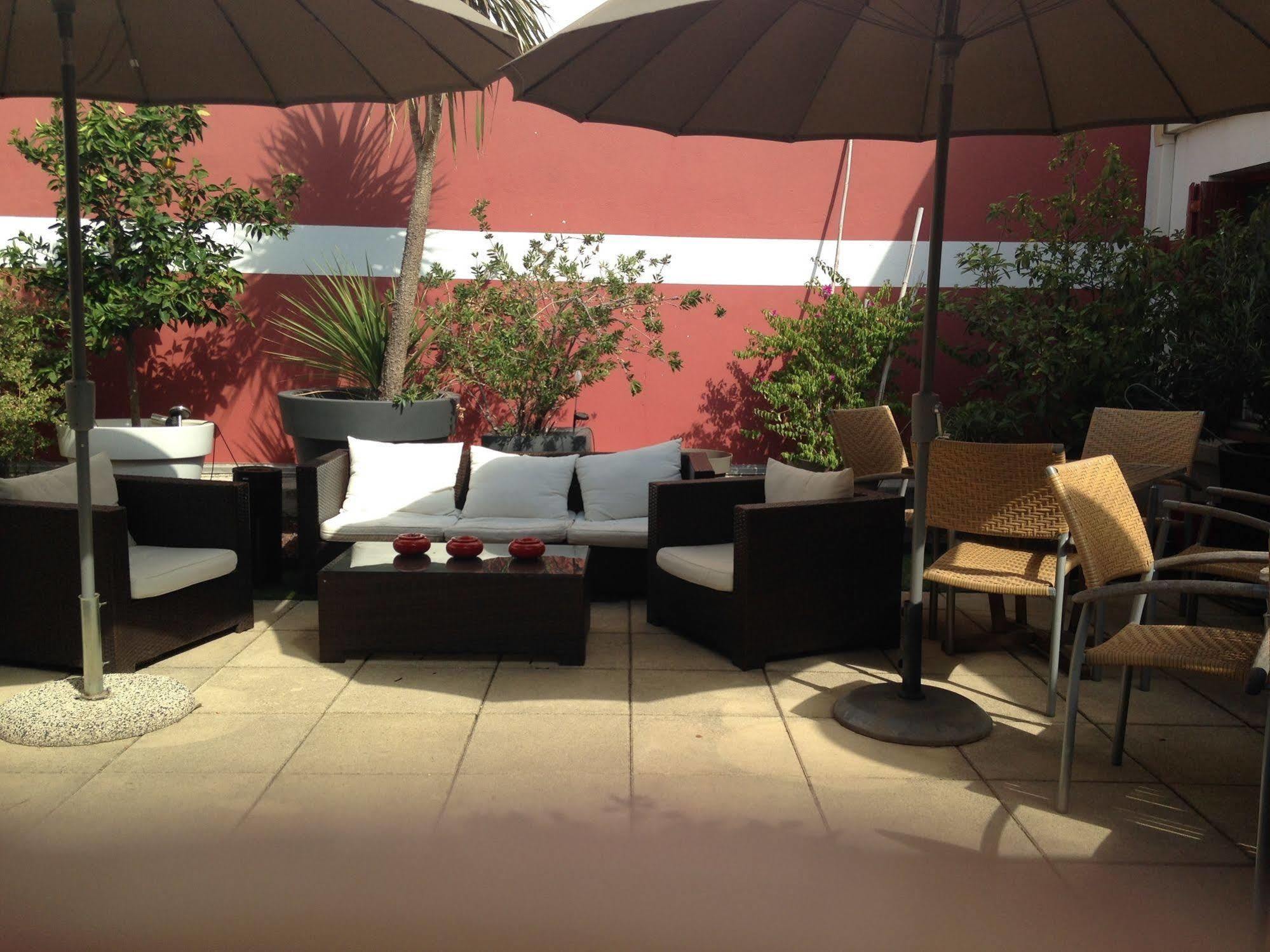 Hotel Cote Patio Nimes Exterior foto